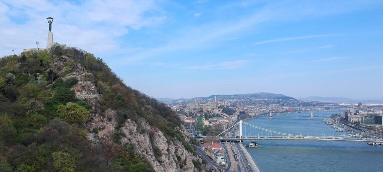 Budapest Gellert vuori vapaudenpatsas