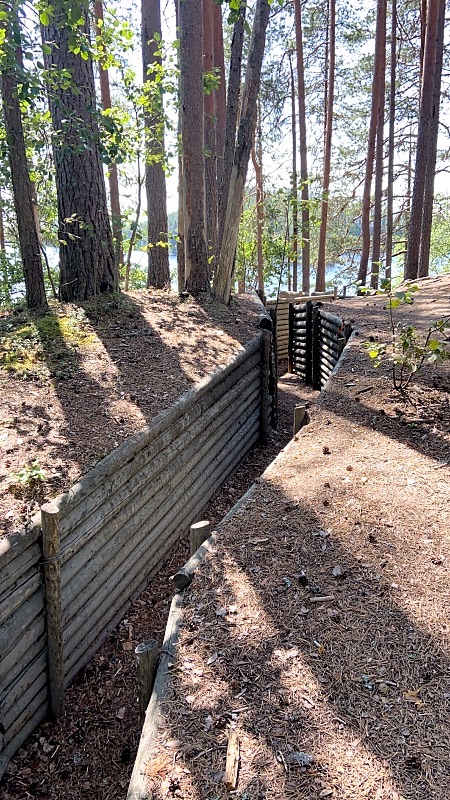 Entisöity juoksuhauta Petkeljärvellä