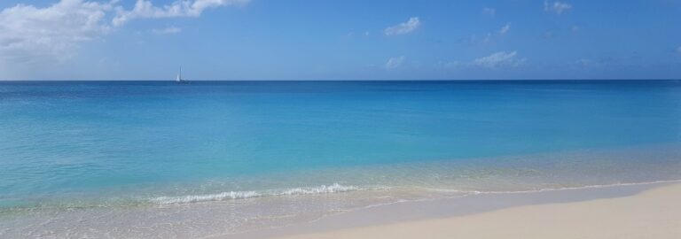 Antiguan yksi upea hiekkaranta