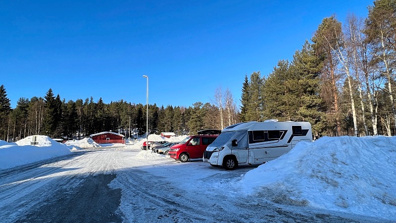 Lyckselen parkkipaikalla yötä