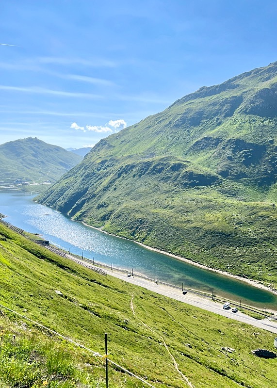 Oberalpsee järvi Sveitsissä