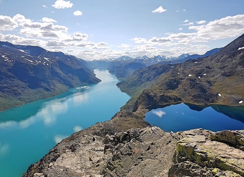 Besseggen huipun maisemat