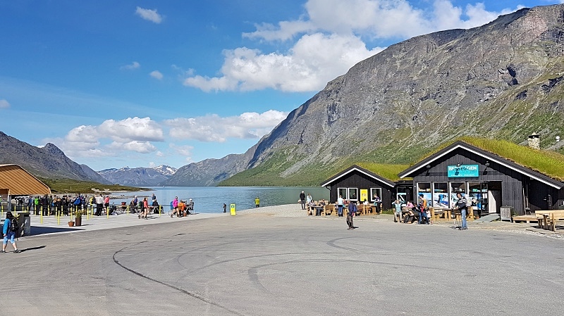 Veneen lähtöpaikka Memurubuun Gjendesheimistä