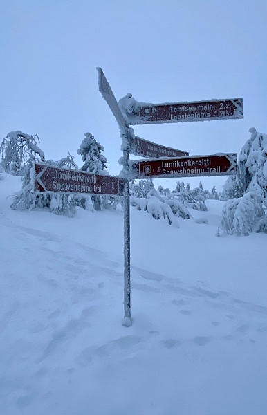 Luoston lumikenkäreitin opasteet