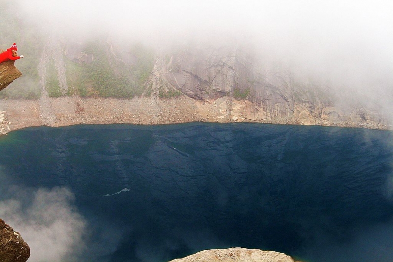 Sumuinen Trolltunga