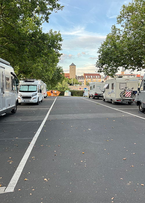 Würzburg matkaparkki aivan joen vieressä keskustan laidalla