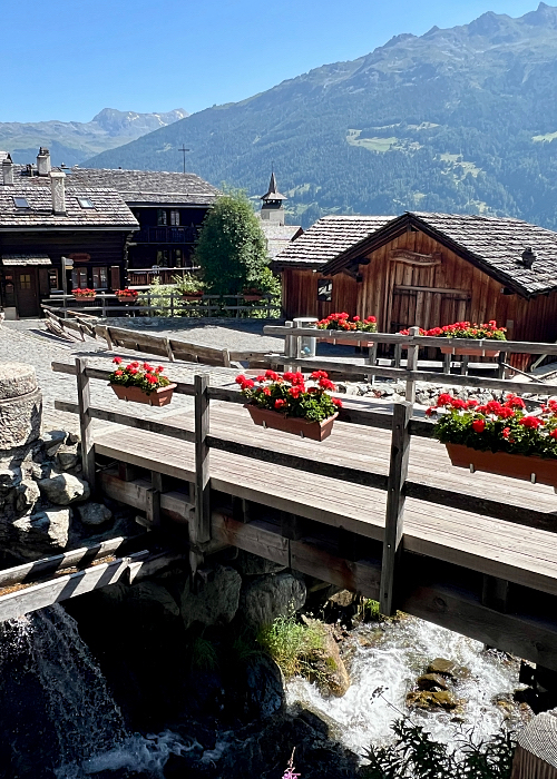 Grimentz historiallinen keskusta Sveitsissä.