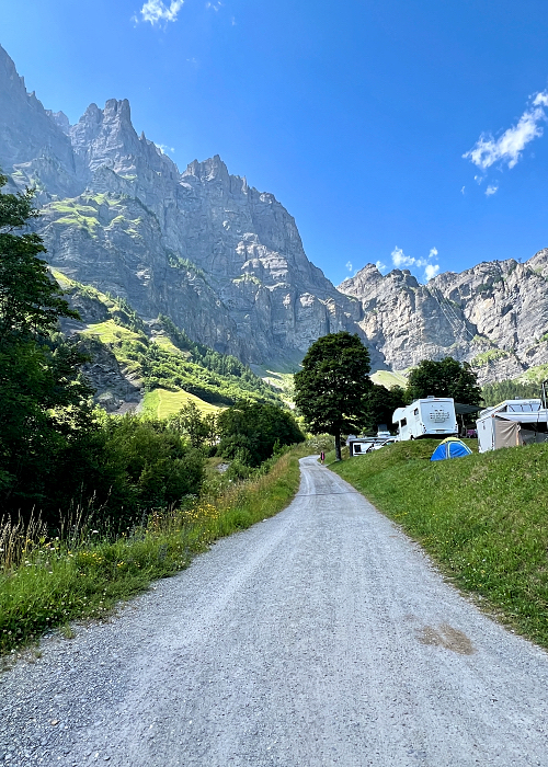 Sportarena camping Leukerbad Sveitsi. Vuorimaisemat.