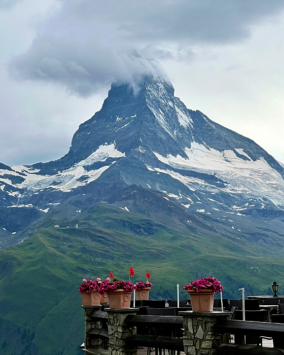 Matterhorn sateella Zermattissa Sunneggan asemalla.